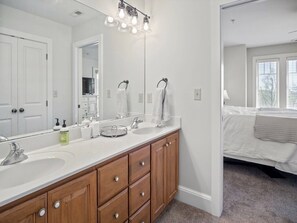 Bathroom - Grand Oaks RP2- Mountain Condo, Gated Resort, Indoor/Outdoor Pools & Hot Tub (Banner Elk)