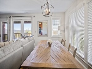 Dining - Grand Oaks RP2- Mountain Condo, Gated Resort, Indoor/Outdoor Pools & Hot Tub (Banner Elk)