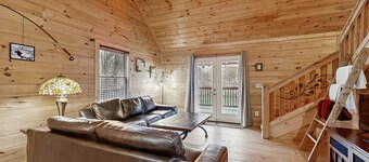 Hundevennlig hytte med tilgang ved elven - flott for fiske!