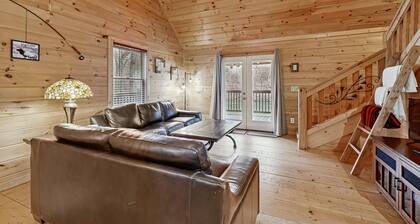 Dog-friendly cabin with riverfront access - great for fishing