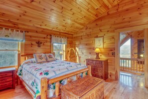 3 عدّة غرف نوم وخدمة الإنترنت وملاءات أسرّة