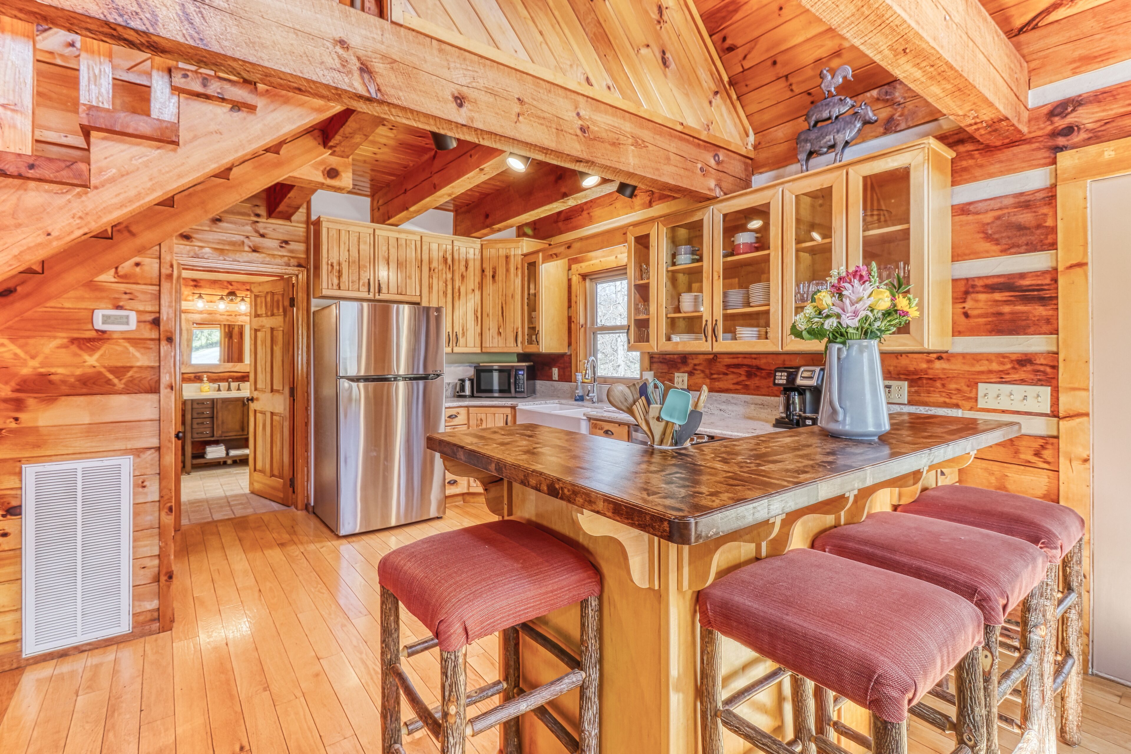 Secluded home w\/ valley and wildlife views - short drive into town