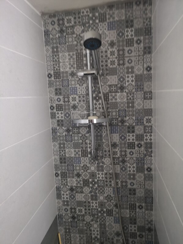 Bathroom shower - Luxury Apartment Mar Roukoz Beirut (Mar Roukouz)