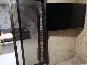 Classic Apartment | Television - Luxury Apartment Mar Roukoz Beirut (Mar Roukouz)