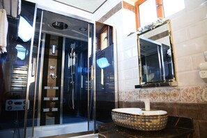 Deluxe House, Mountain View | Bathroom | Deep soaking tub, hydromassage showerhead, hair dryer, towels