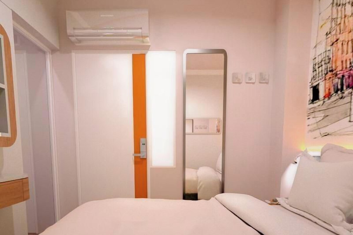 WiFi (free), bed sheets
