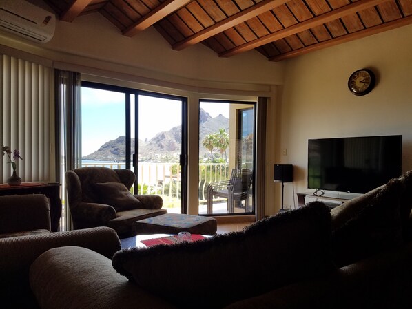 Smart-TV, DVD-Player, Videothek