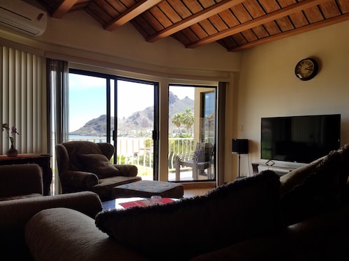 Fresh, new  2BR 2 Bath Ocean view Condo, heated pool , jacuzzi , shaded  parking