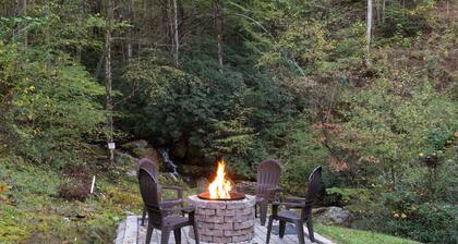 Secluded mountain home on 2 acres w/ fireplace, deck & firepit
