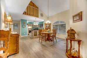 Dining - Secluded mountain home on 2 acres w/ fireplace, deck & firepit (Whittier)