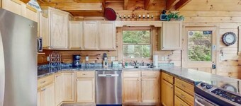 Smoky Mountain home with sauna, hot tub, multi-level deck & mountain views