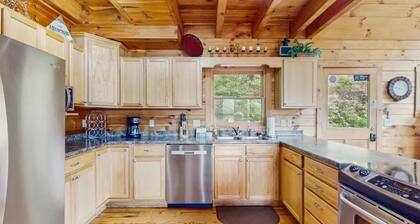 Smoky Mountain home with sauna, hot tub, multi-level deck & mountain views