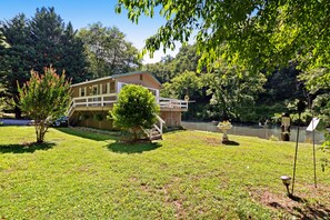 Property grounds - Cozy cottage with river & mountain views and outdoor firepit (Sylva)