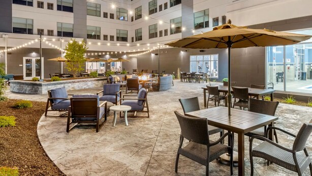 Terrace/patio - Holiday Inn Express Bettendorf Davenport NE by IHG (Bettendorf)