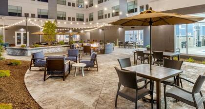 Holiday Inn Express Bettendorf Davenport NE by IHG