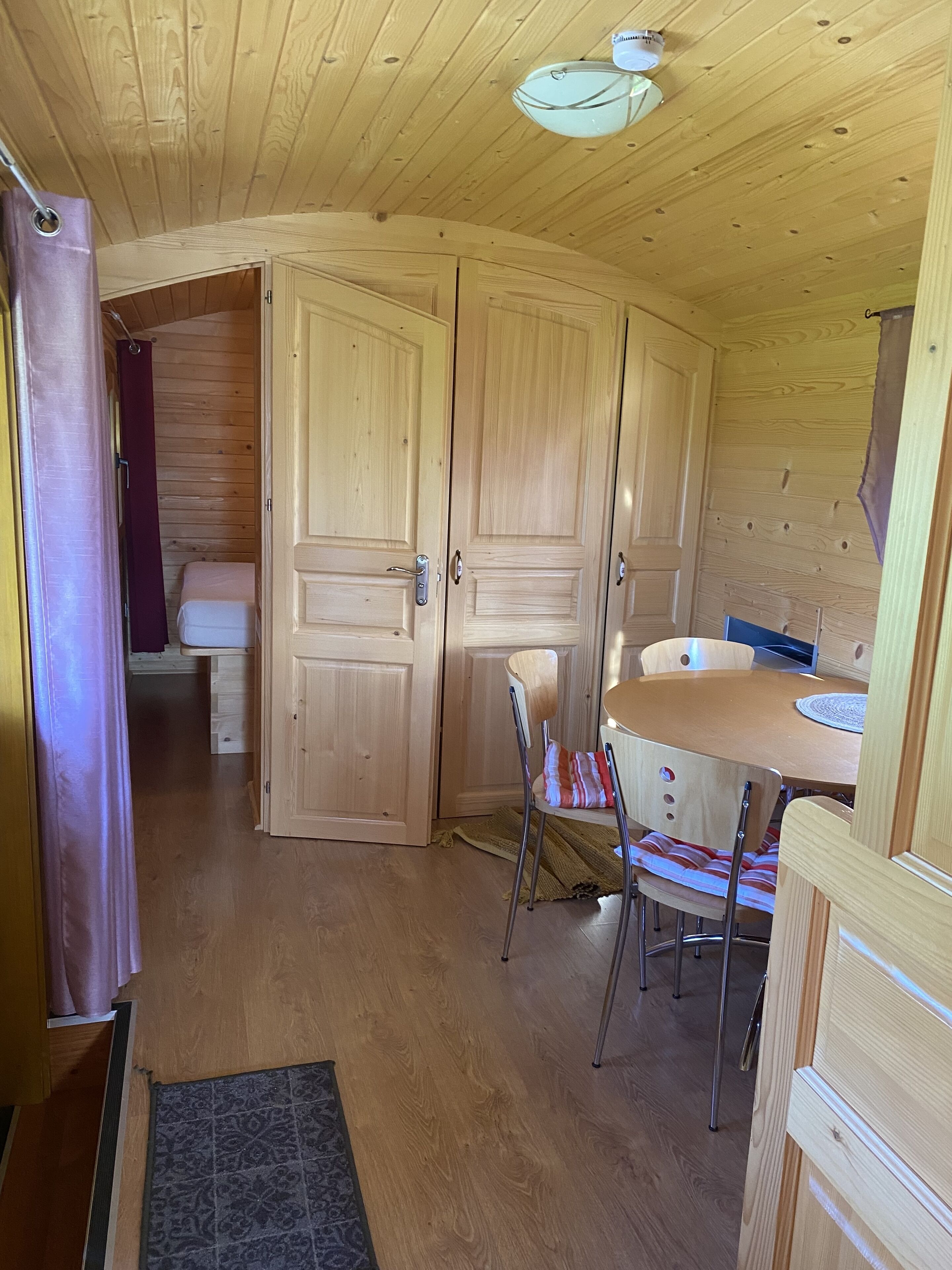 2 habitaciones, cuna de viaje, wifi gratis y ropa de cama 