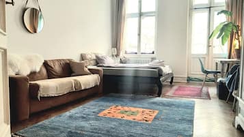 Fernseher, Bücher, Musikbibliothek, Stereoanlage