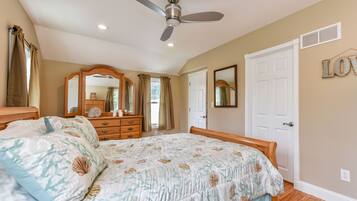 3 bedrooms, iron/ironing board, WiFi, bed sheets