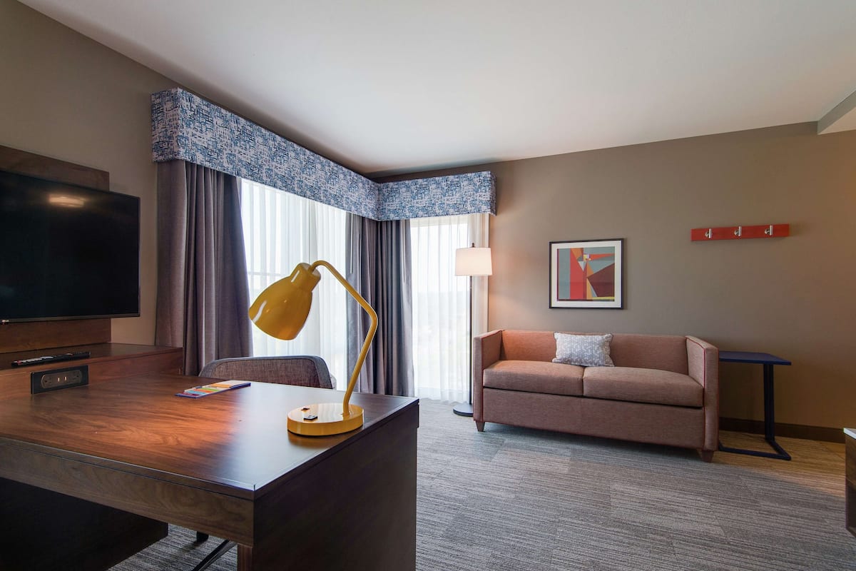1 bedroom, premium bedding, in-room safe, desk