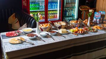 Free daily cooked-to-order breakfast