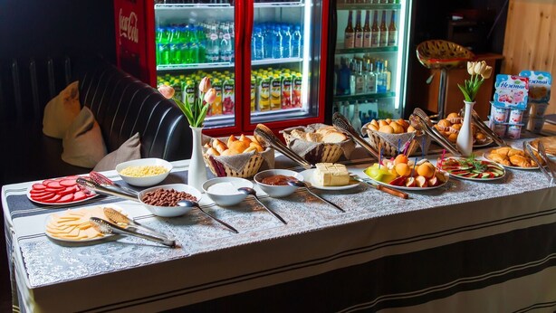 Free daily cooked-to-order breakfast
