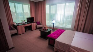 Comfort Room | Blackout curtains, soundproofing, iron/ironing board (on request)
