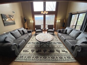 Smart TV, fireplace, video games - Peaceful Retreat with amazing view! Pickleball, golf, 3 pools. Minutes to town. (Gatlinburg)