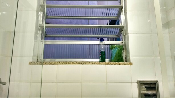 A bathroom with a window, a ventilation system, and a water dispenser. - Charming studio 5 mins walk from Copacabana beach (Copacabana)