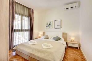 2 bedrooms, WiFi - Holiday apartment with pool and sun loungers (Pula)