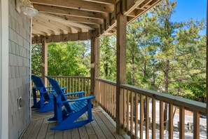 Property grounds - Duck Side of the Moon: Oceanside, Saltwater Pool (Duck)