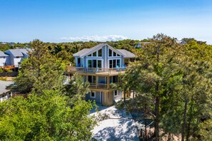 Exterior - Duck Side of the Moon: Oceanside, Saltwater Pool (Duck)