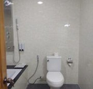 Bathroom - Ocean Pearl Inn III (Yangon)