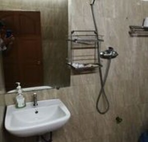 تجهيزات دش، مجففات شعر، صابون، شامبو