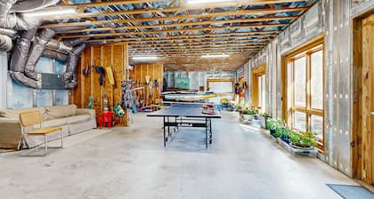 Retiro ecológico privado con porche cubierto y estufa de leña - ¡tirolesa en la propiedad!