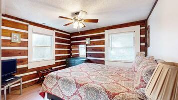 2 bedrooms, iron/ironing board, internet, bed sheets