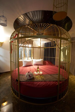 Design Double Room | Bathroom | Shower, hydromassage showerhead, free toiletries, hair dryer - Cozi9 Hotel (Hai Phong)