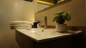 Bathroom sink