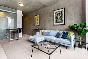 Design Apartment, City View | Living area