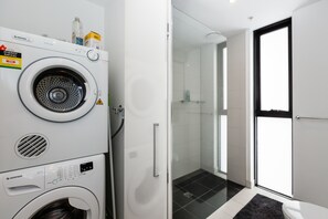Design Apartment, City View | Laundry