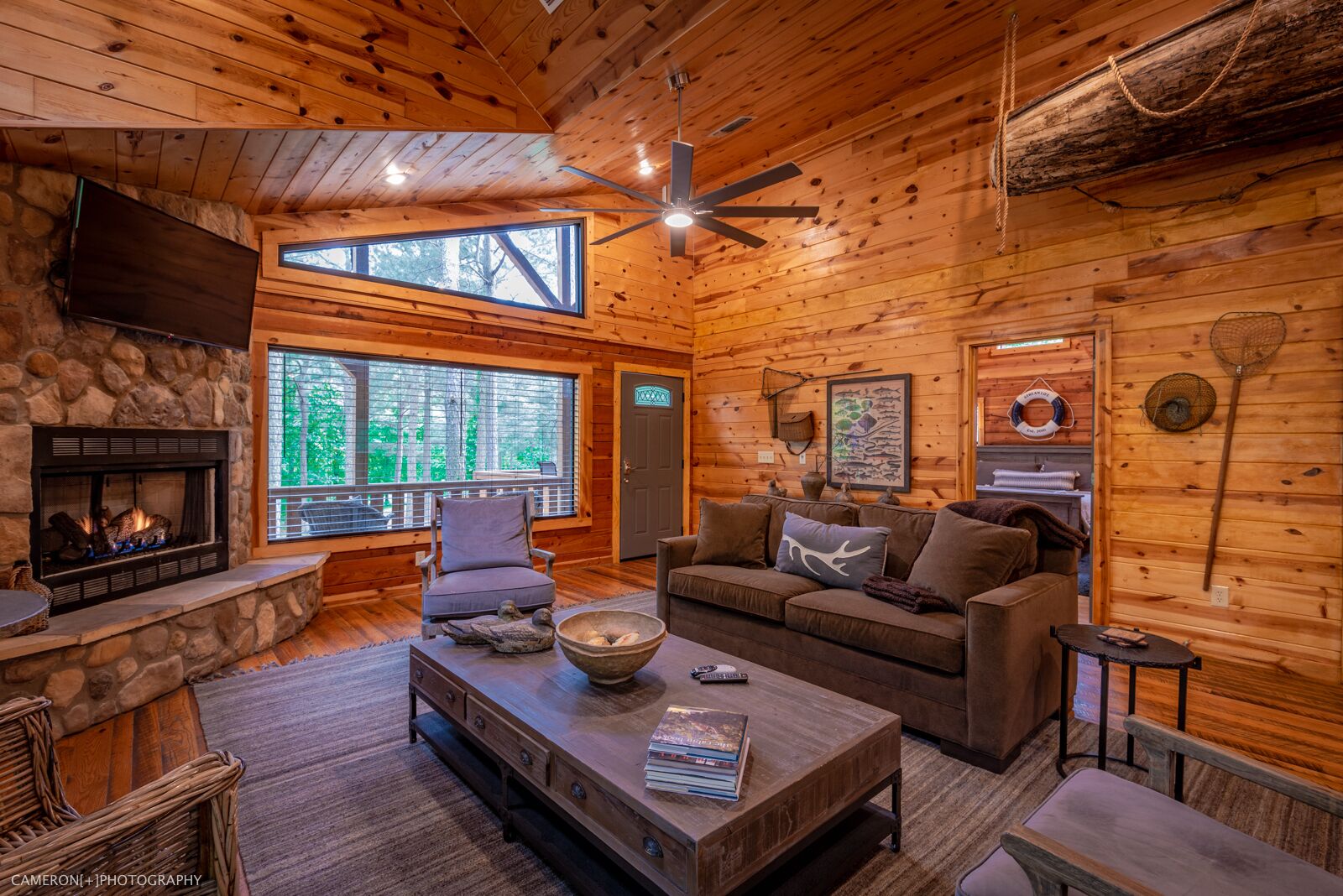 Smart TV, fireplace, books, stereo