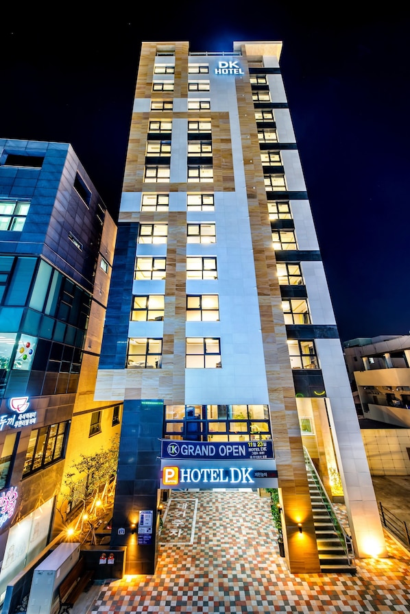 Fasade – kveld/natt