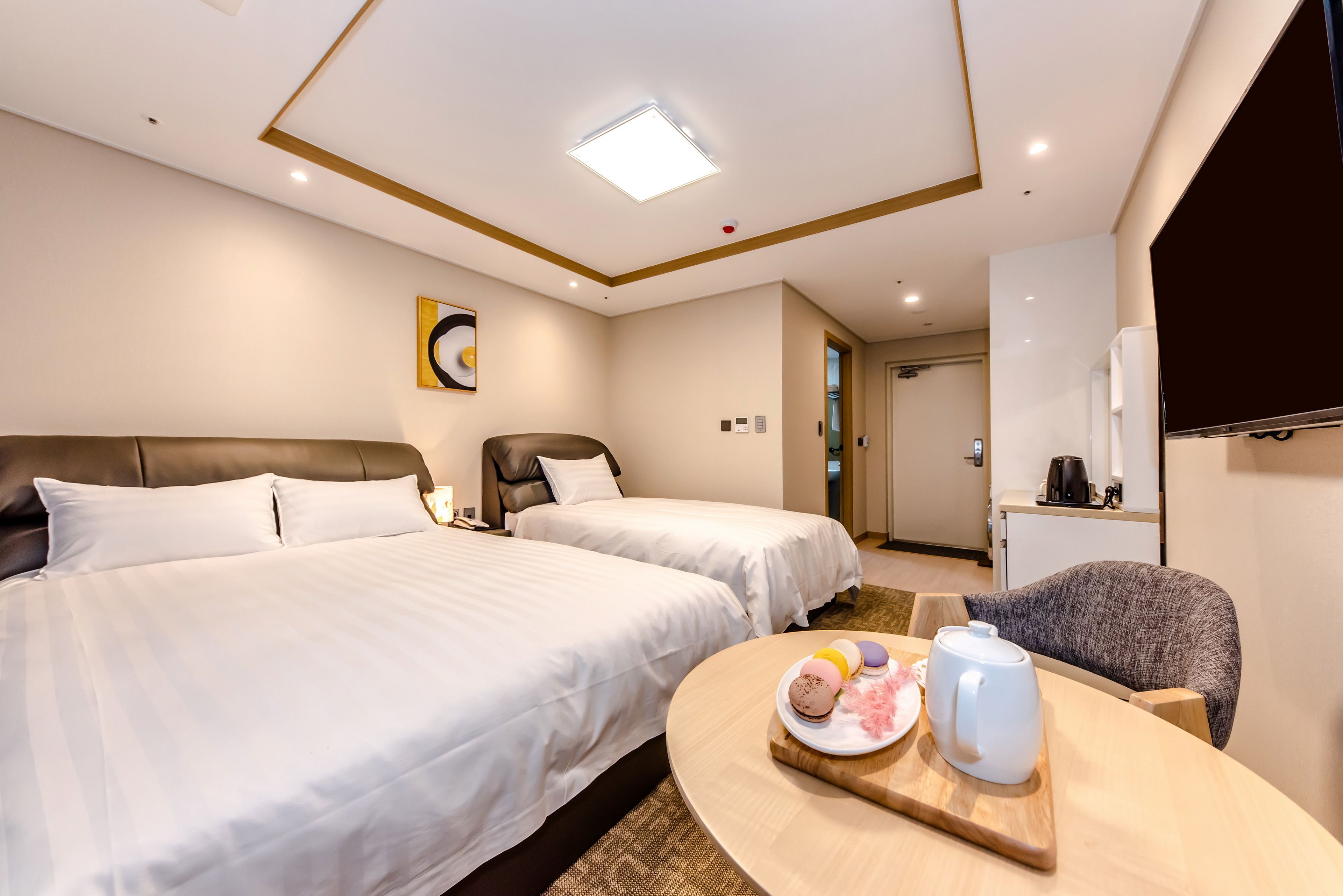 premium twin room, ocean view | down duvets, desk, soundproofing, iron/ironing board