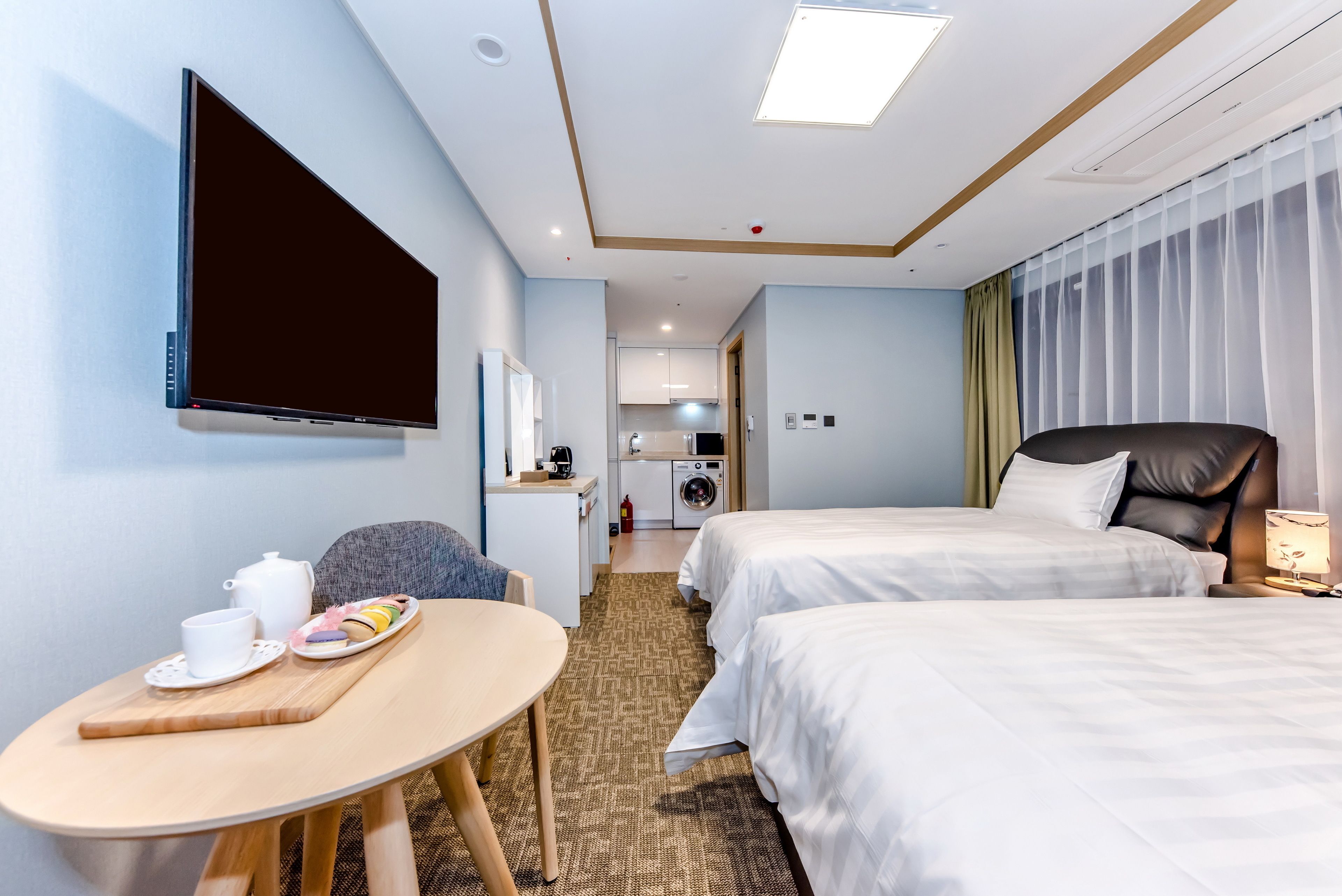 premium twin room, ocean view | down duvets, desk, soundproofing, iron/ironing board