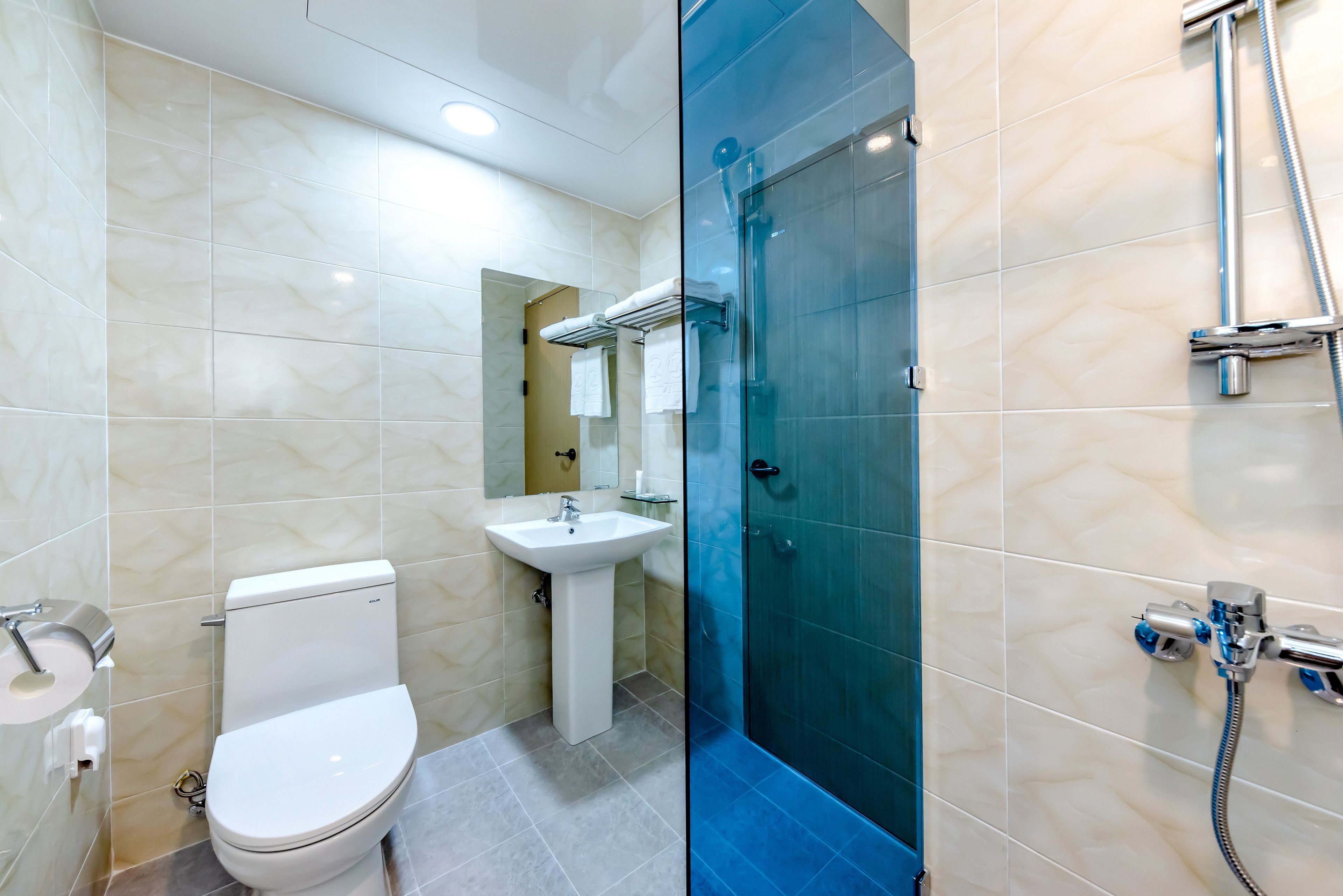 shower, free toiletries, hair dryer, slippers