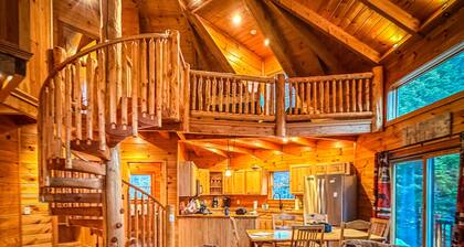 Unique 'yurt' home in Bretton Woods with hot tub, firepit, trails, beach, volleyball!