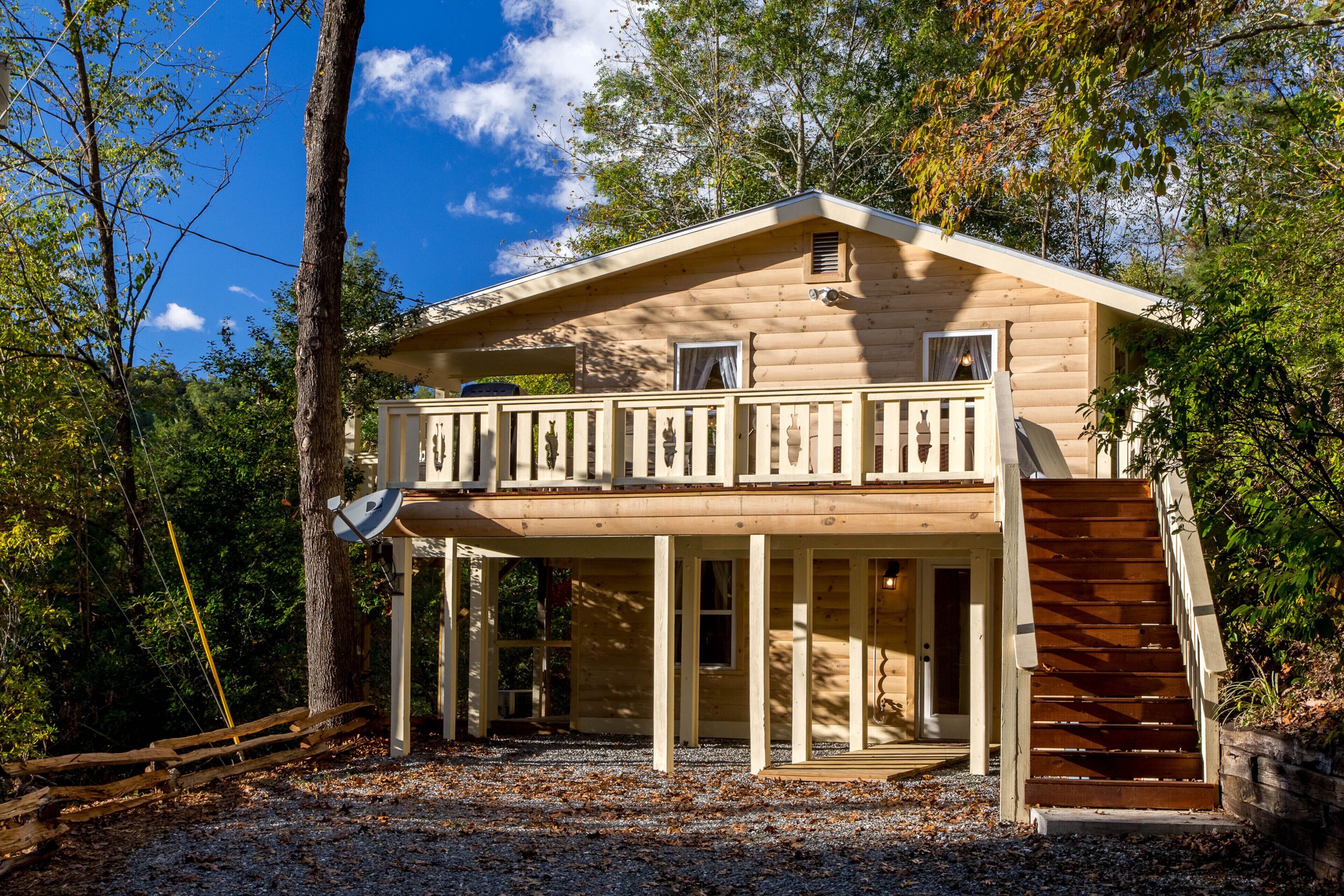 Secluded Cabin w/ Pool Table, Large Deck, & Mountain Views