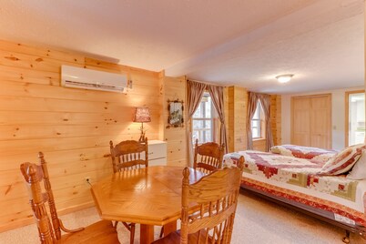Secluded Cabin w/ Pool Table, Large Deck, & Mountain Views