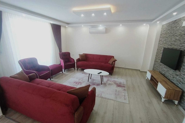 Apartment, 2 Bedrooms | Living room | 32-inch LED TV with satellite channels, TV