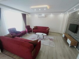 Apartment, 2 Bedrooms | Living room | 32-inch LED TV with satellite channels, TV