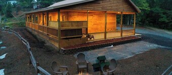 Mountain-view lodge home with private hot tub & large covered porch